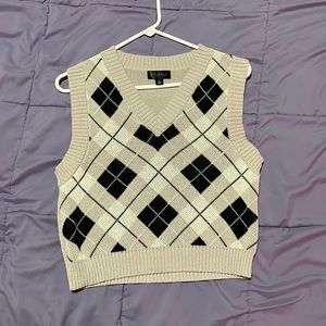 cream/gray argyle vest sweater top